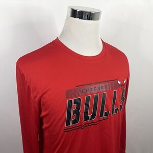 NWT NBA Large TX3 Cool Long Sleeve Crew Neck NBA Chicago Bulls Graphic Print